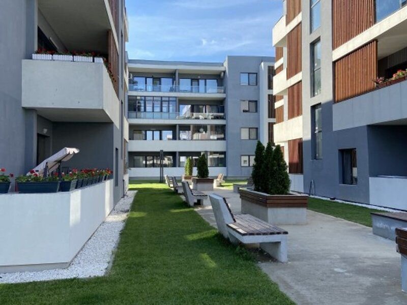 Cernica, apartament 3 camere, 2 balcoane, 83 mp.